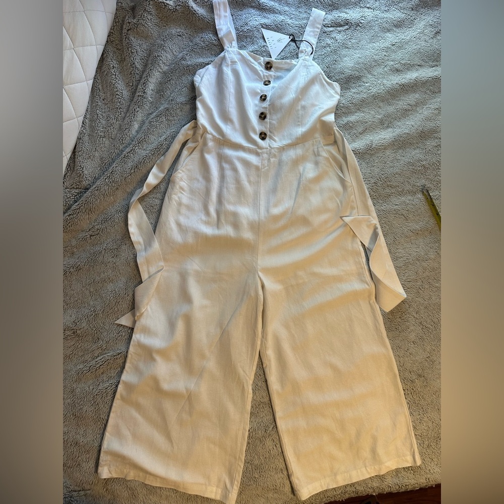 Lost‎ + Wander White Cropped Jumpsuit with Tie Waist, wide leg. Size Medium NWT